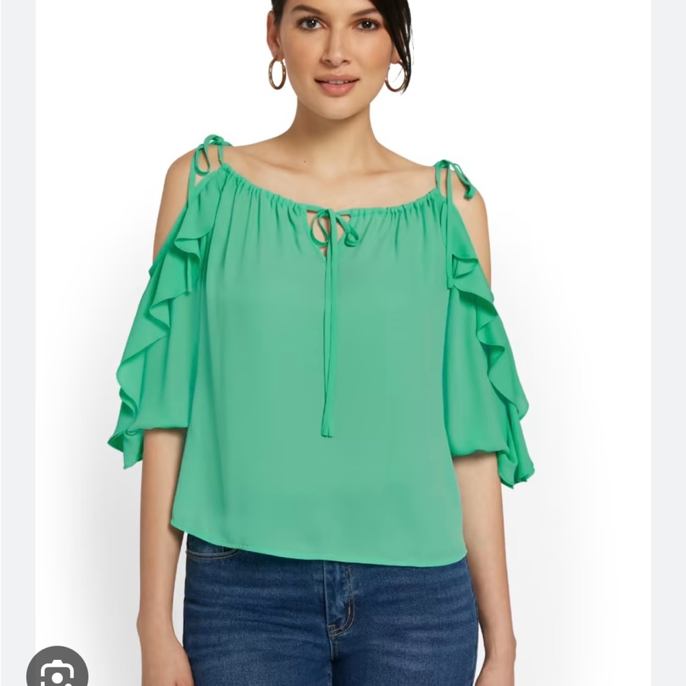 Cold shoulder ruffle top - Picture 3 of 4